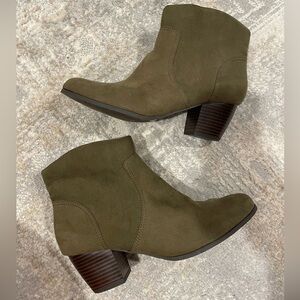 ANA A New Approach Clay Olive Color Boots Women’s Size 8.5 Memory Foam